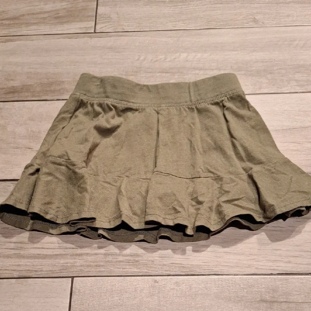 🦔Childrens Place Olive Green Skort💐